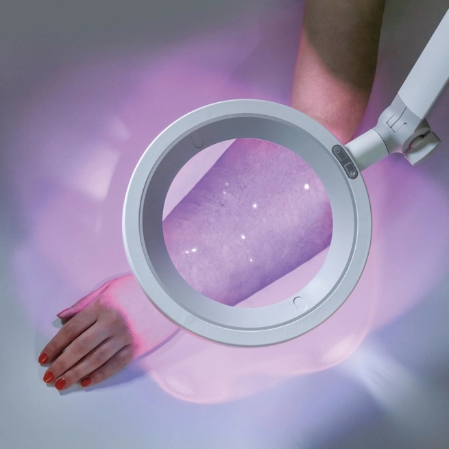 Optica LED Woods Medical Magnifier, Dimmable with 160mm 3.5 Diopter Lens - Mobile 